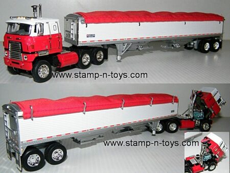 snt custom 0026 IH Transtar II pulling a Wilson Pacesetter Grain Trailer